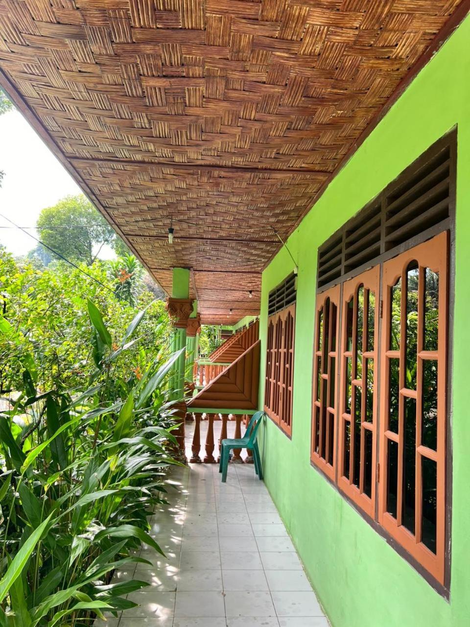Wisma Batu Mandi Bukit Lawang Buitenkant foto
