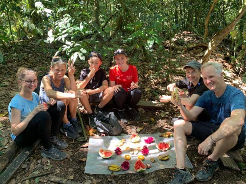 Wisma Batu Mandi Bukit Lawang Buitenkant foto