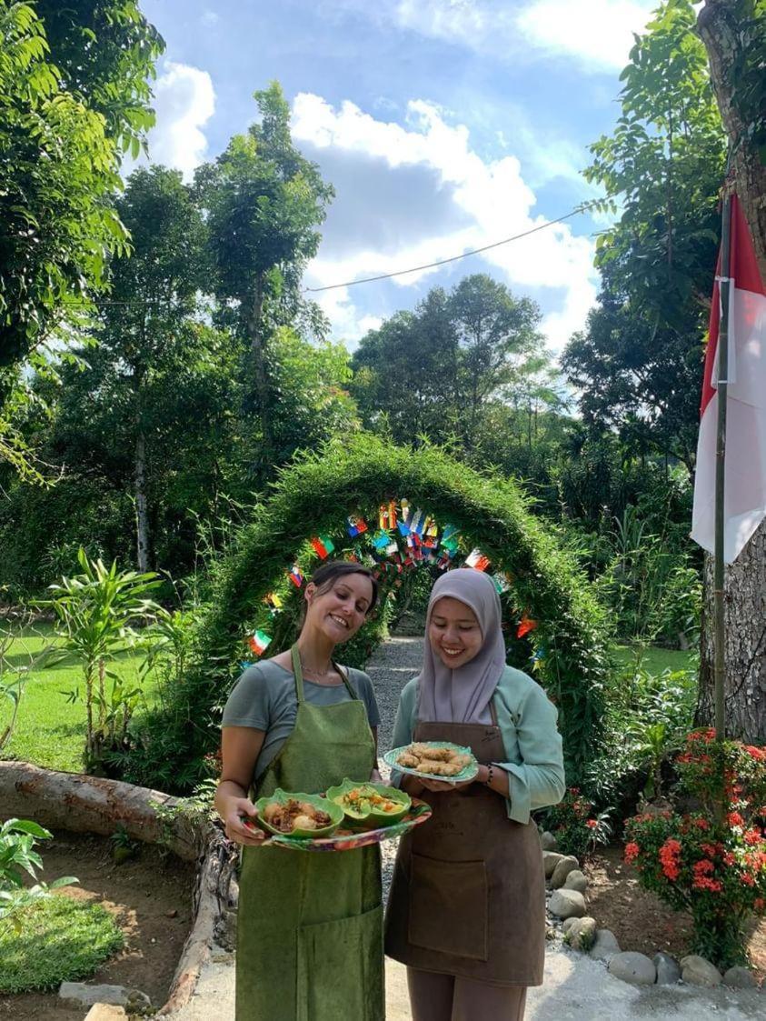 Wisma Batu Mandi Bukit Lawang Buitenkant foto