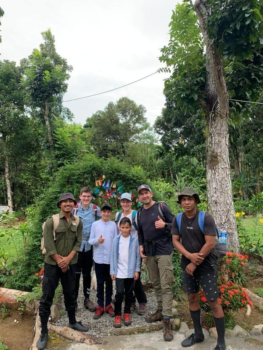 Wisma Batu Mandi Bukit Lawang Buitenkant foto