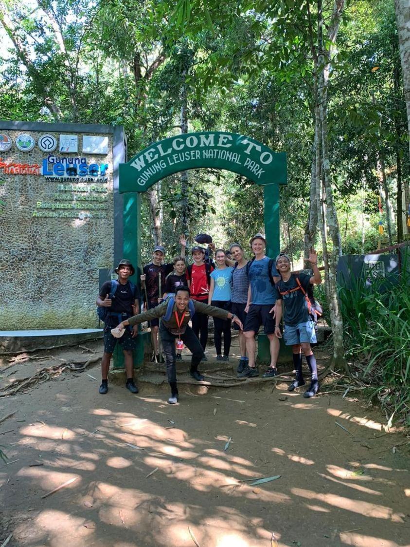 Wisma Batu Mandi Bukit Lawang Buitenkant foto